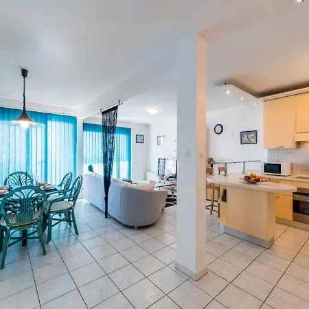 Sea View Apartment Reno W/Garage Split Exterior photo