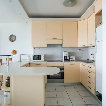Sea View Apartment Reno W/Garage Split Exterior photo