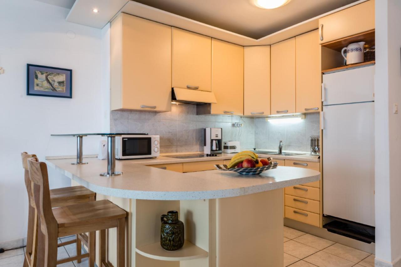 Sea View Reno W/garage Apartma