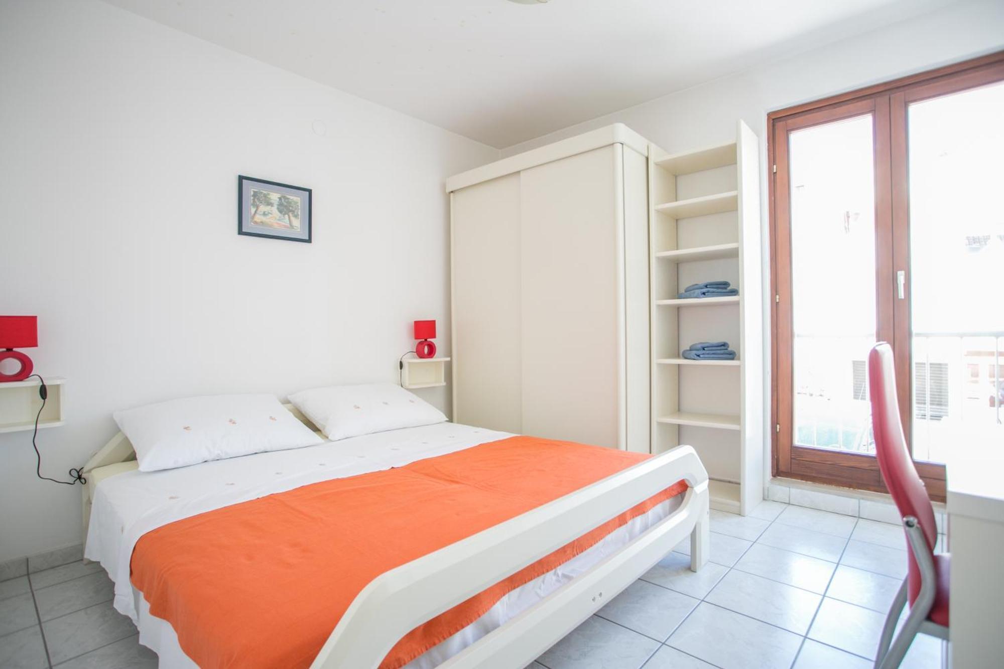 Sea View Reno W/garage Apartma